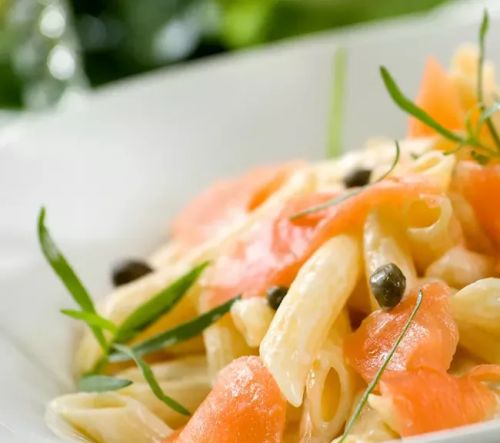 Penne saumon crevettes