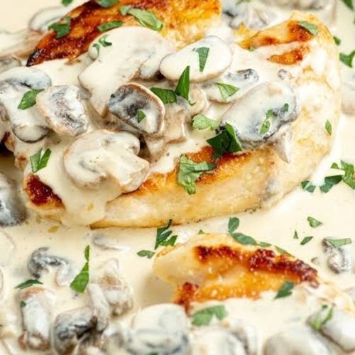 PLAT ESCALOPE A LA CRÈME AUX CHAMPIGNONS