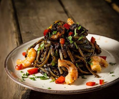Spaghetti à l'encre de seiche & crevettes