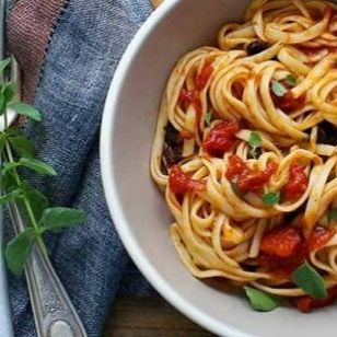 Spaghetti penne Puttanesca