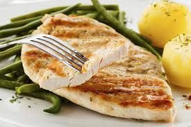 Escalope de poulet grillé